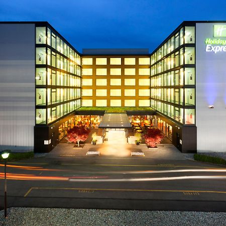 Holiday Inn Express Zuerich Airport, An Ihg Hotel Rumlang Exterior photo