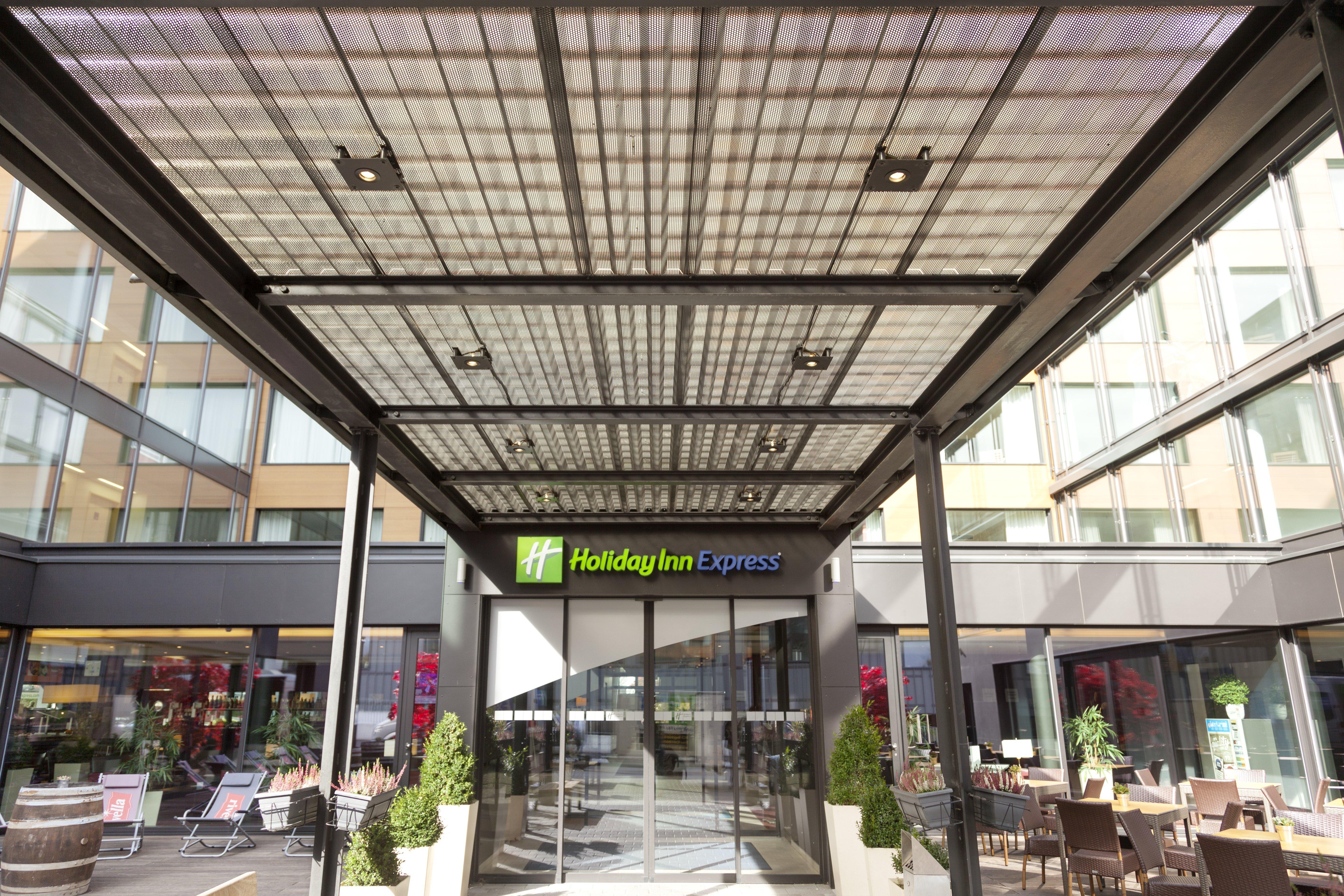 Holiday Inn Express Zuerich Airport, An Ihg Hotel Rumlang Exterior photo