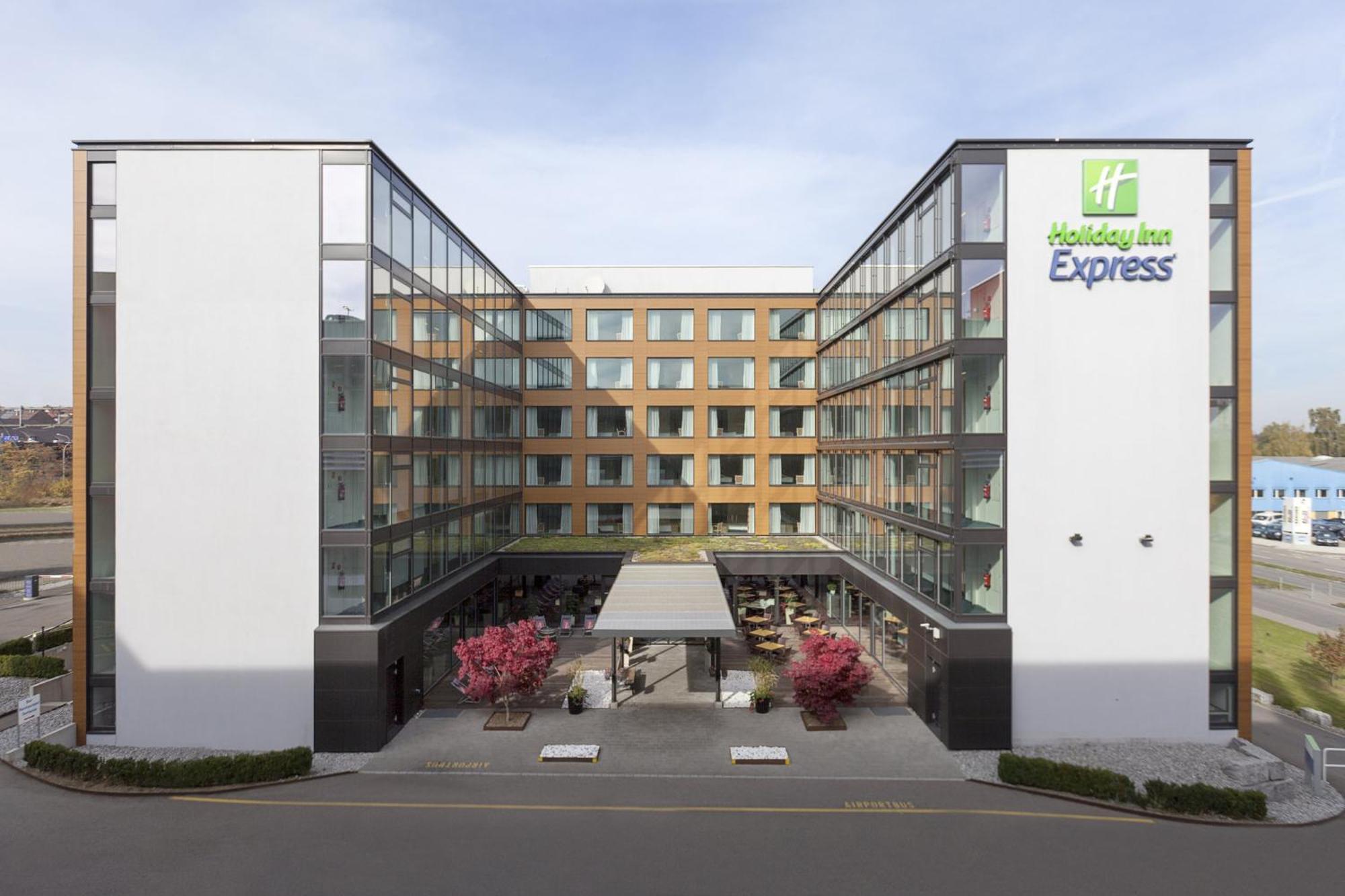 Holiday Inn Express Zuerich Airport, An Ihg Hotel Rumlang Exterior photo