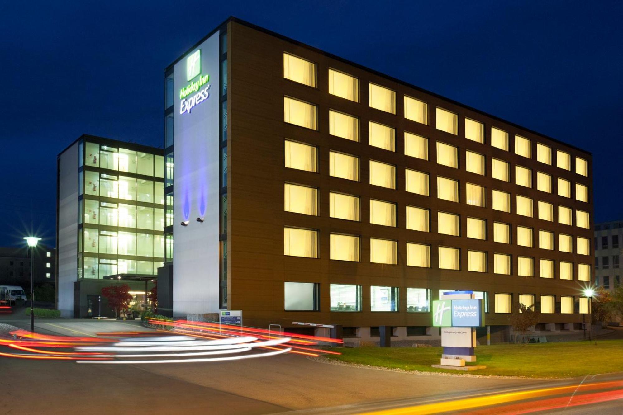 Holiday Inn Express Zuerich Airport, An Ihg Hotel Rumlang Exterior photo