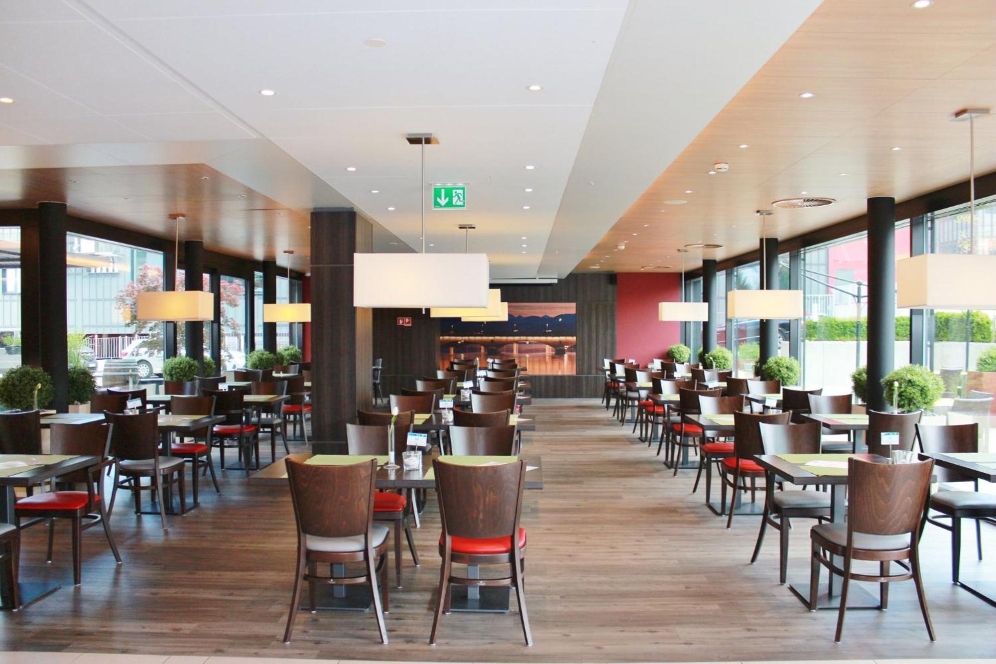 Holiday Inn Express Zuerich Airport, An Ihg Hotel Rumlang Exterior photo