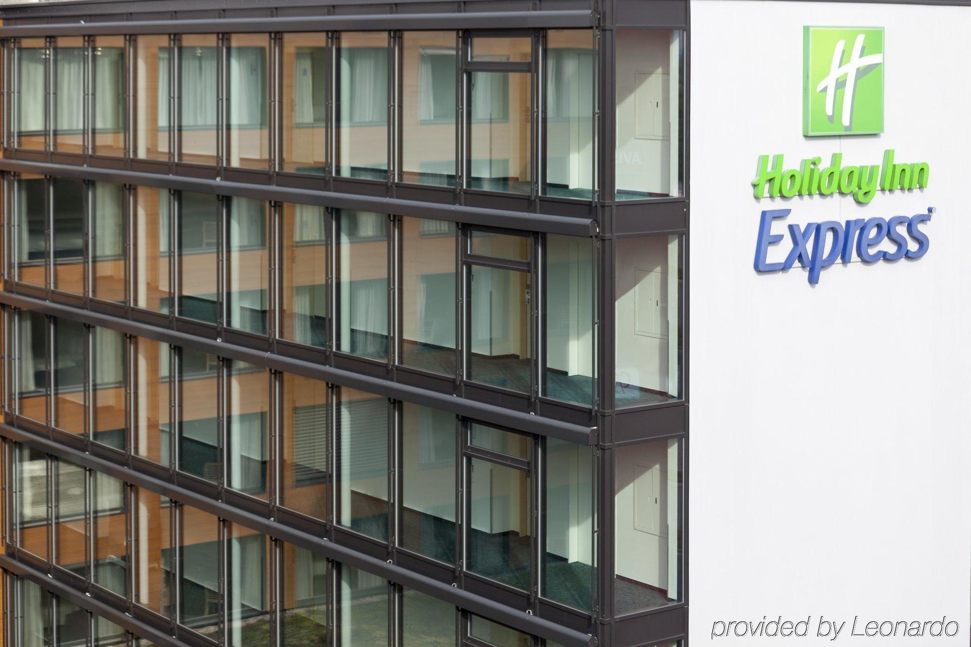 Holiday Inn Express Zuerich Airport, An Ihg Hotel Rumlang Exterior photo